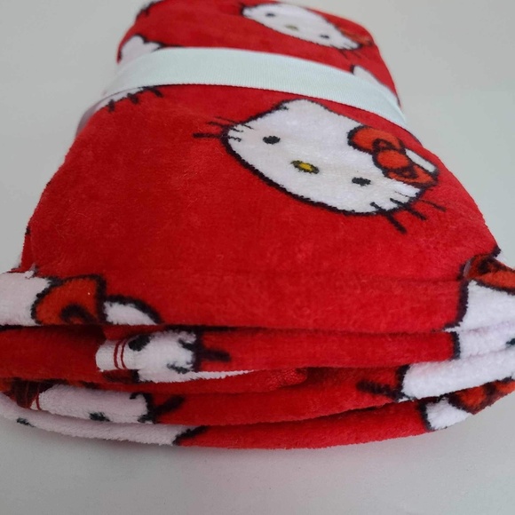 Hello Kitty pack of 2 hand towels red color w/pattern 100% cotton brand new - Picture 10 of 13